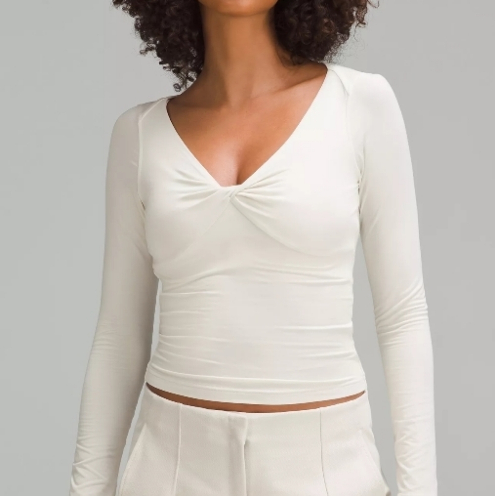 Elegant Women's Cream Long Sleeve Top